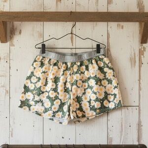 Justice Girls Daisy Print Shorts – Size L